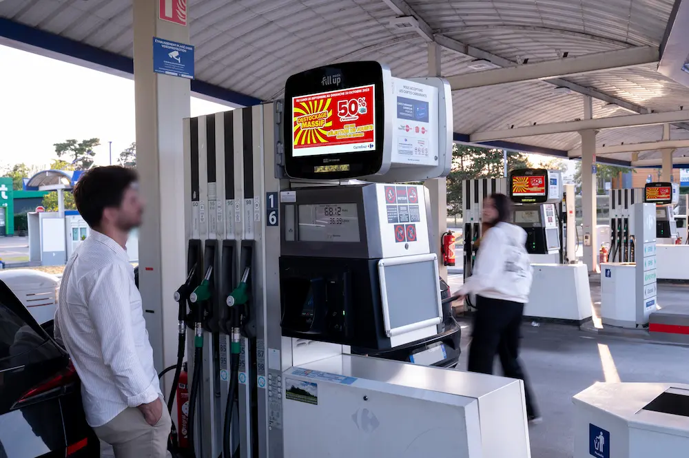 dispositif publicitaire grande distribution stations service