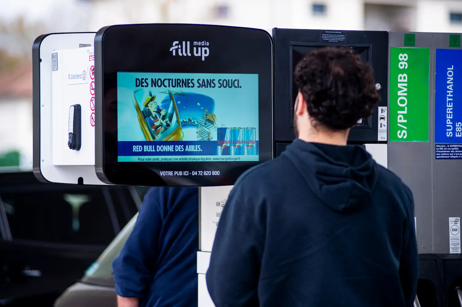 Publicité RedBull en station-service