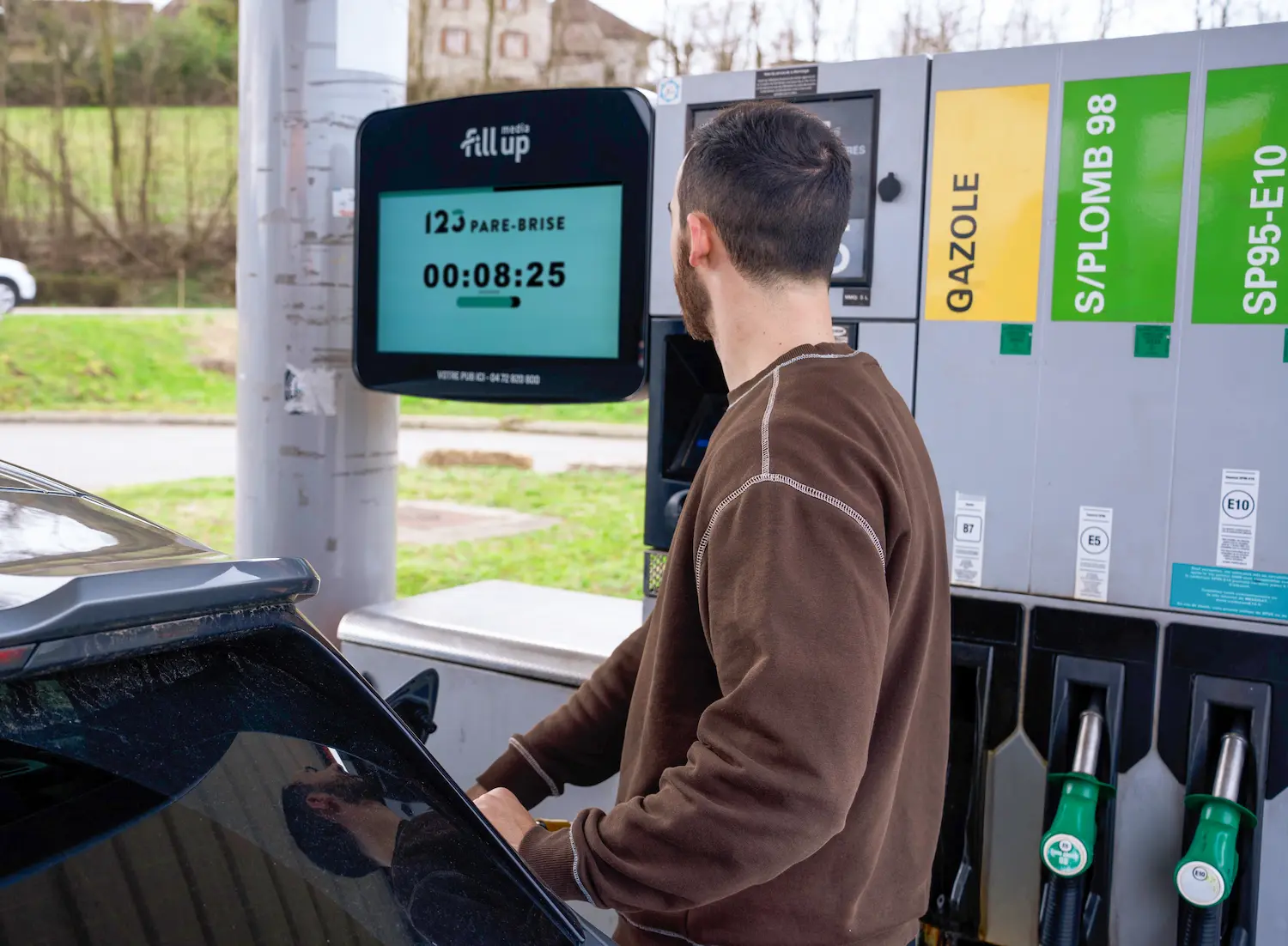 Publicité 123 Pare-Brise en station-service