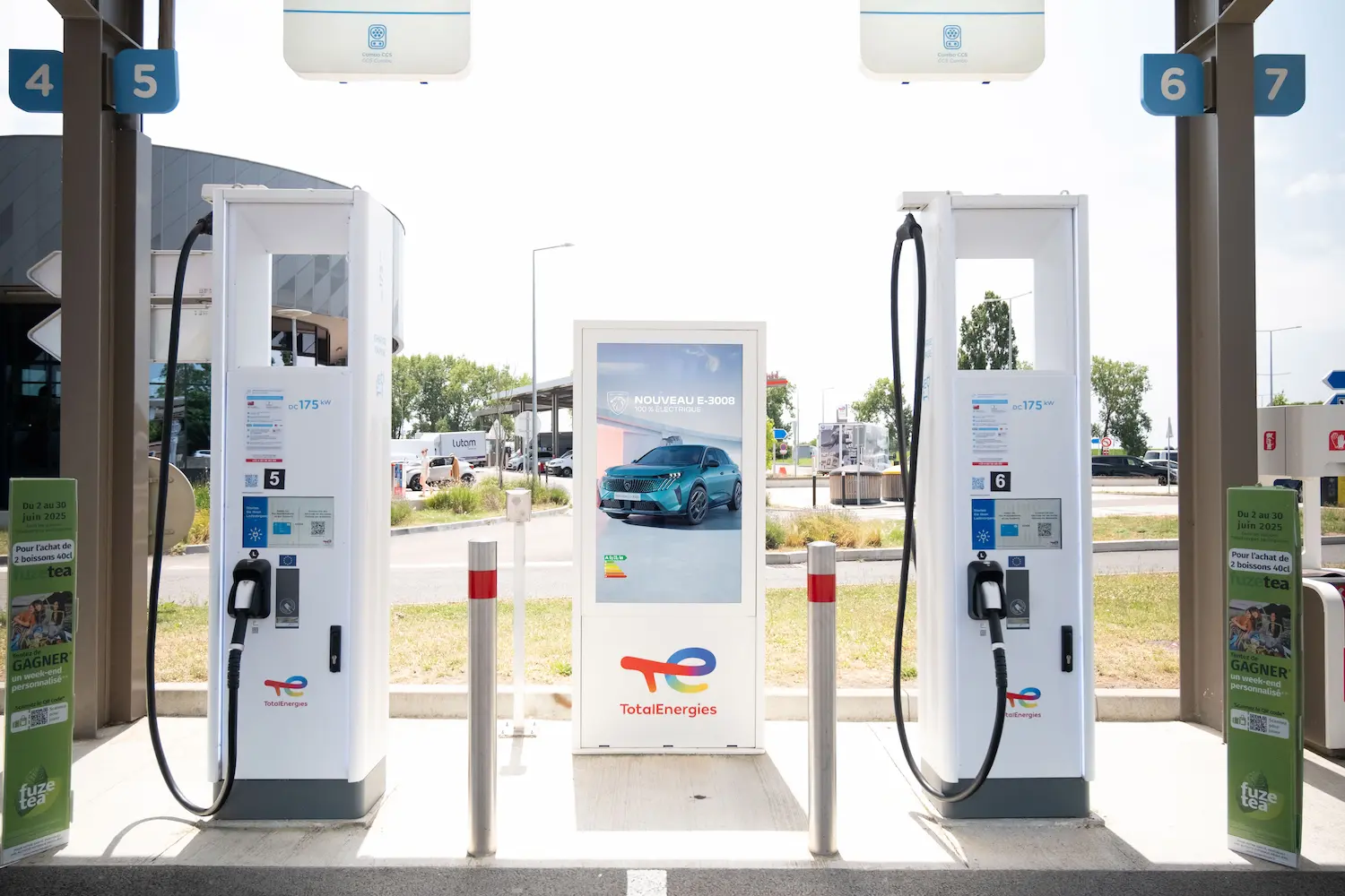 Ecrans DOOH en station de recharge TotalEnergies