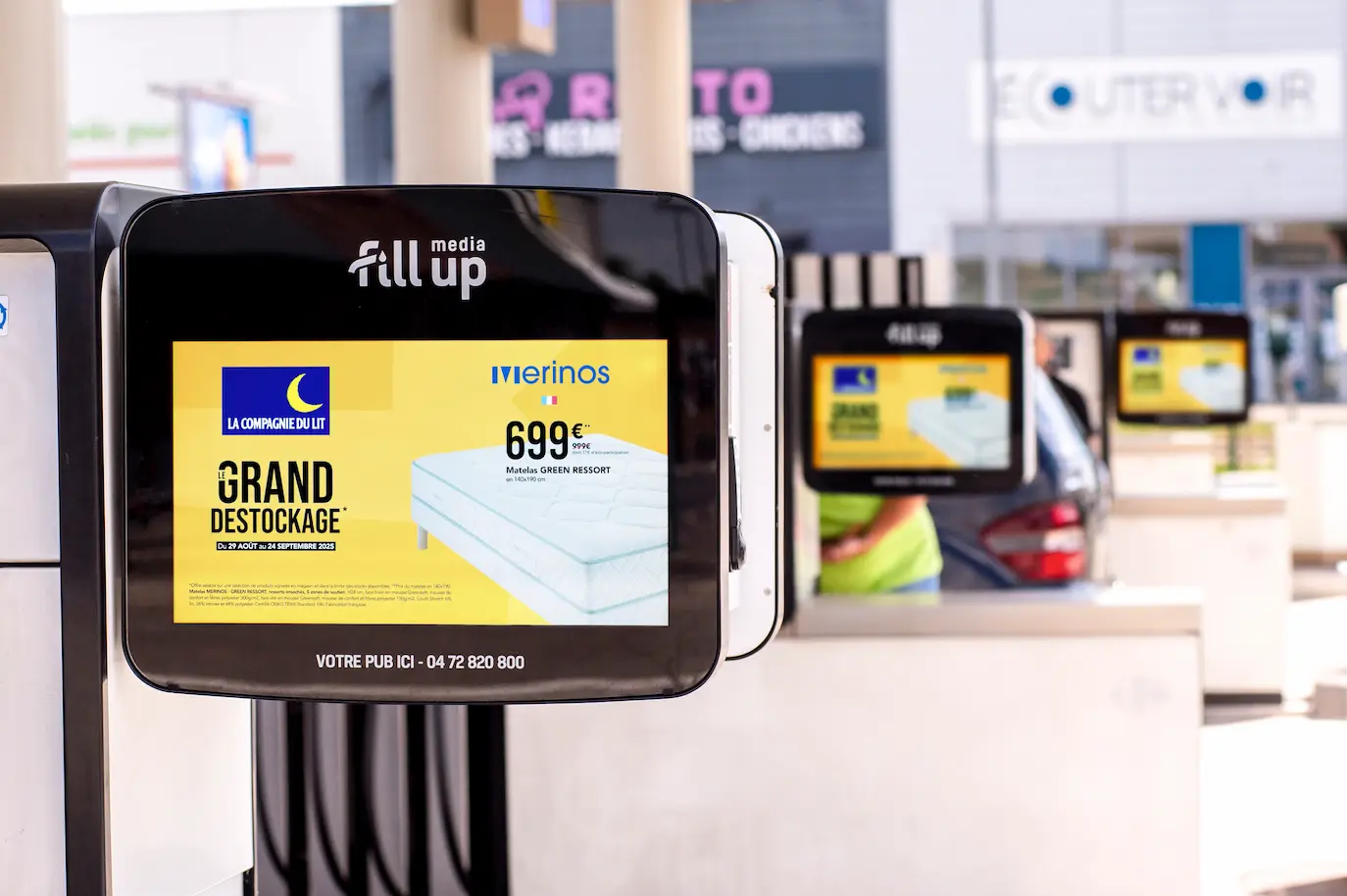 1_COMPAGNIE DU LIT Une publicité dans un écran en station